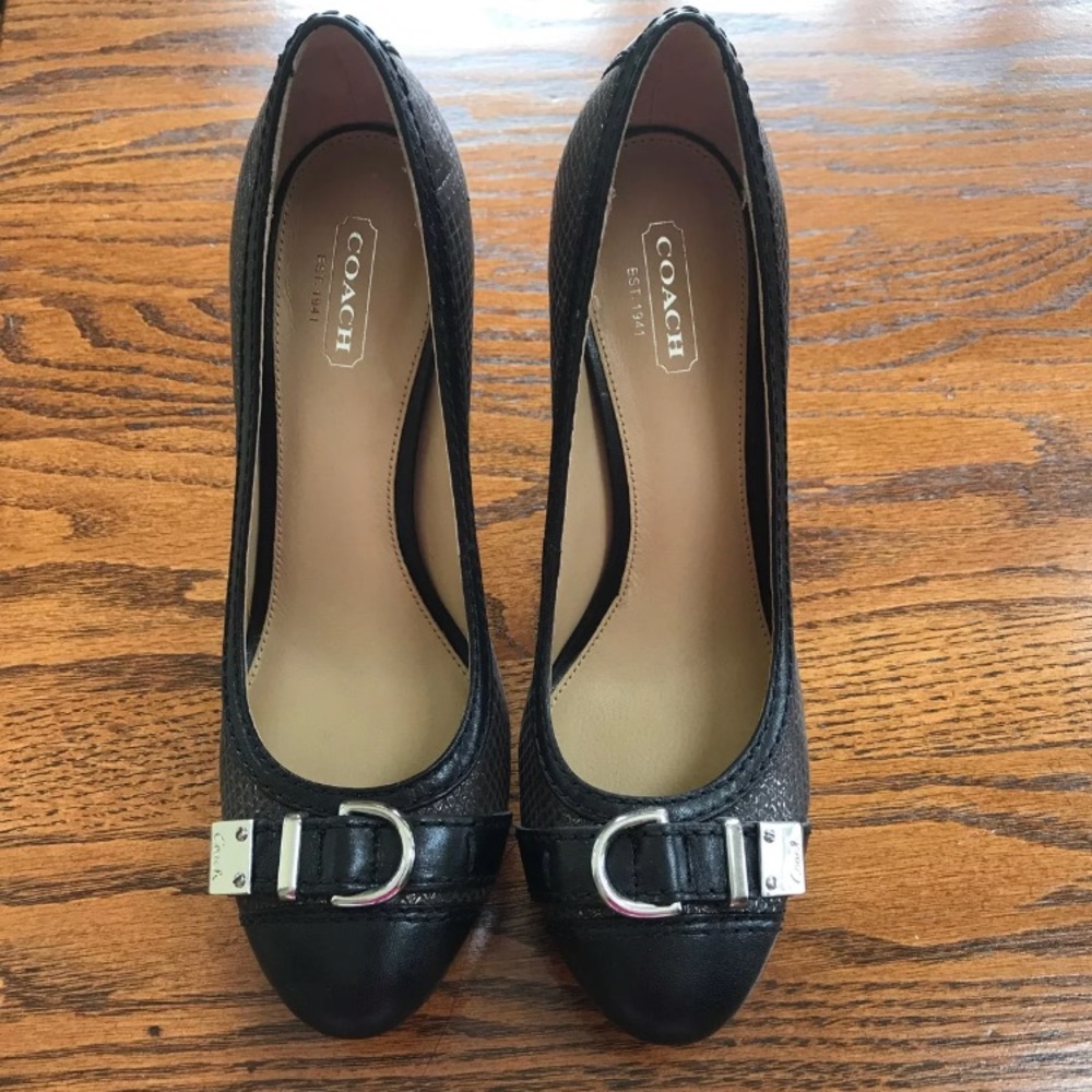 SOLD. Coach black/ grey print design pumps.